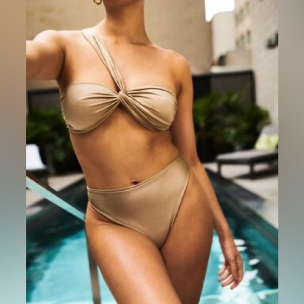 Dynamite Fiji shiny bikini